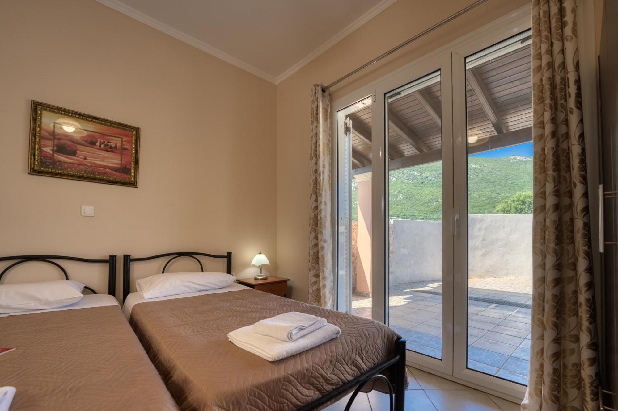 Villa Angela Ágios Matthaíos Esterno foto